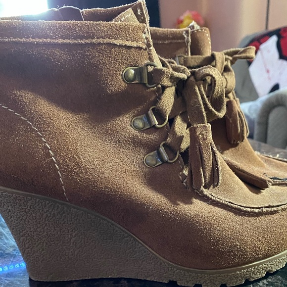 Mia size 8 moccasin boots raise platform wedge - Picture 5 of 9
